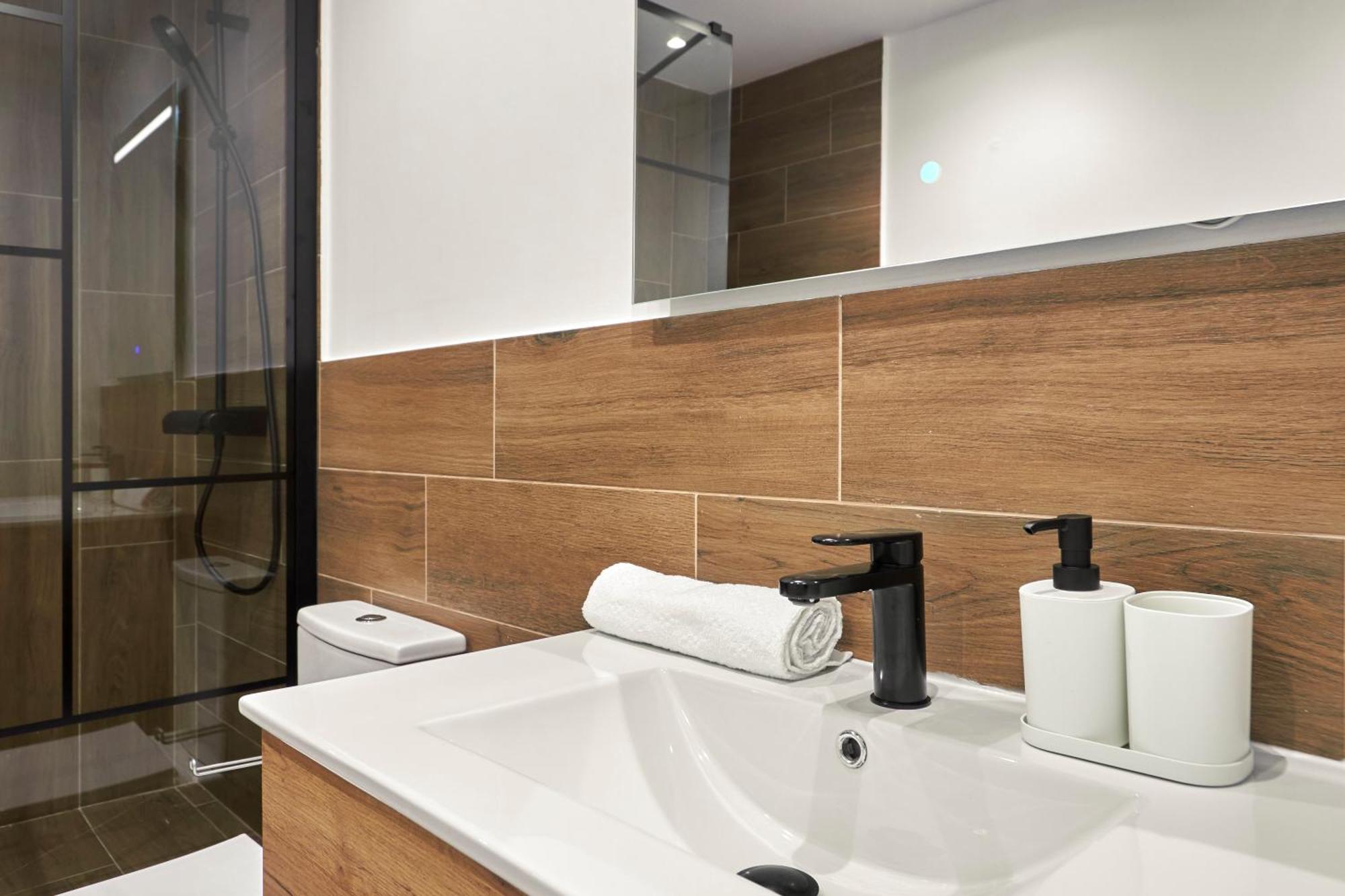 Comfortable Apartment Next To Apolo Theater Barcellona Esterno foto